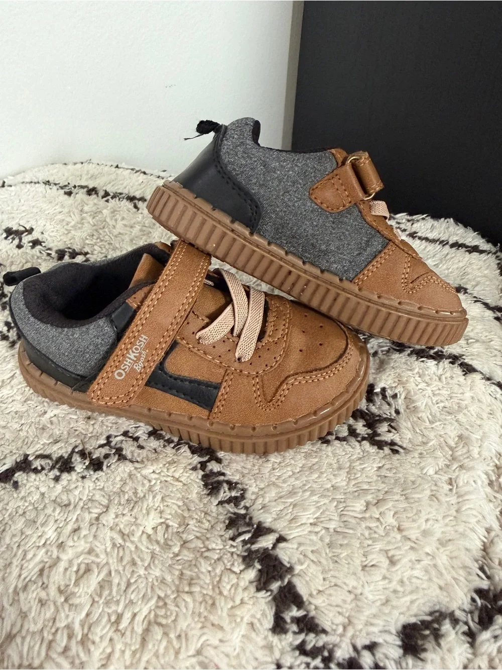 OshKosh B'gosh Brown and Gray Toddler Sneakers with Hook-and-Loop Strap size 6
